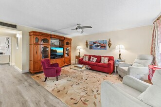196 Burgundy E in Delray Beach, FL - Building Photo - Building Photo