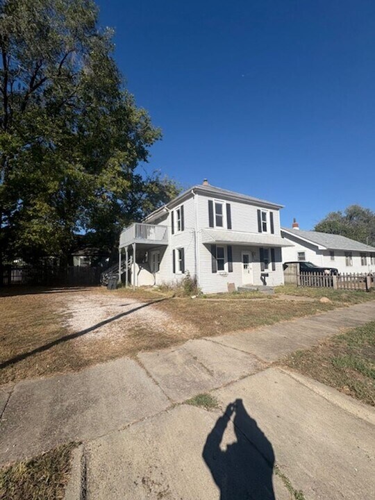 103 N 10th St in Pekin, IL - Building Photo