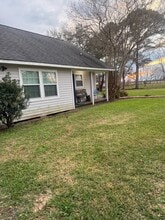 2328 Shanks Rd in Angleton, TX - Foto de edificio - Building Photo