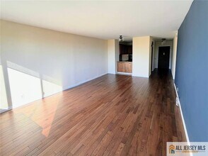 770 Anderson Ave in Cliffside Park, NJ - Building Photo - Building Photo