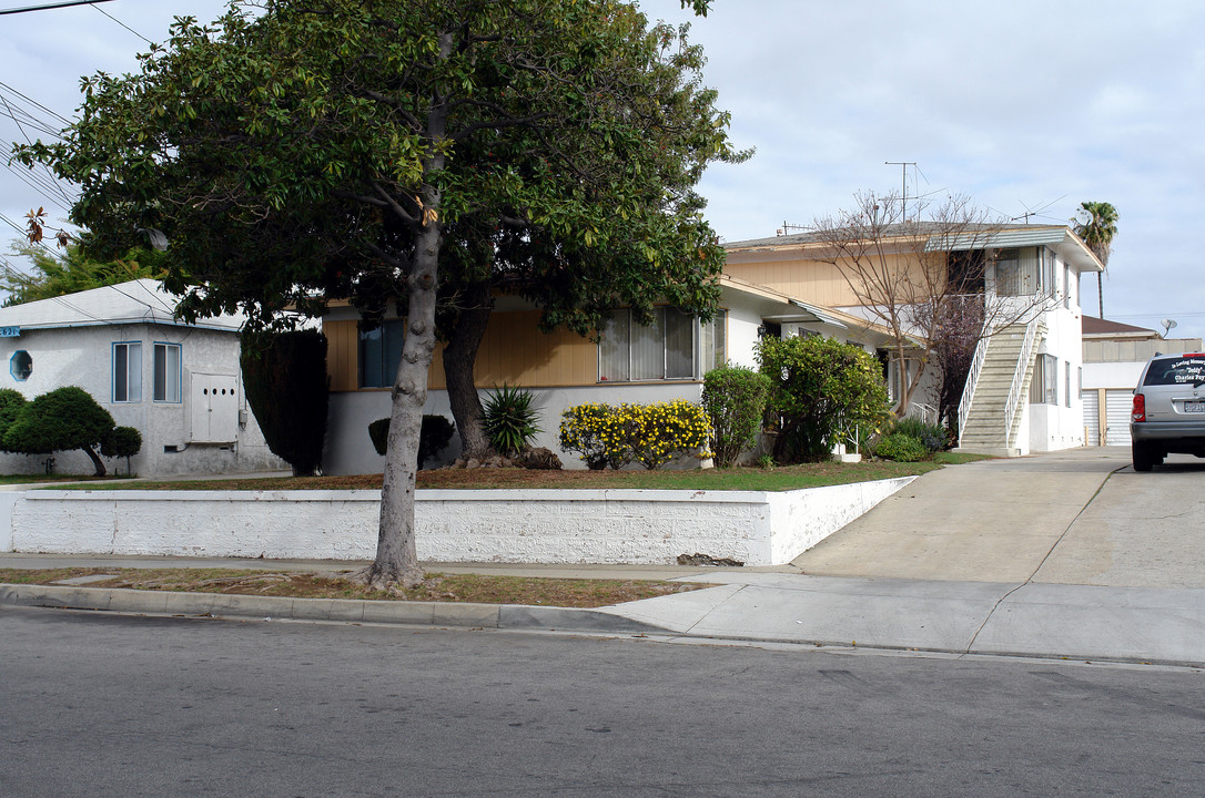 625 Manchester Ter in Inglewood, CA - Foto de edificio