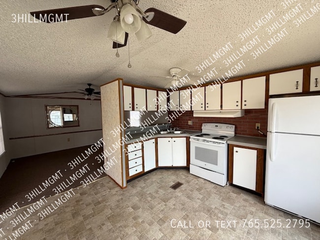 272 Vly Brk Cir in Nitro, WV - Building Photo - Building Photo