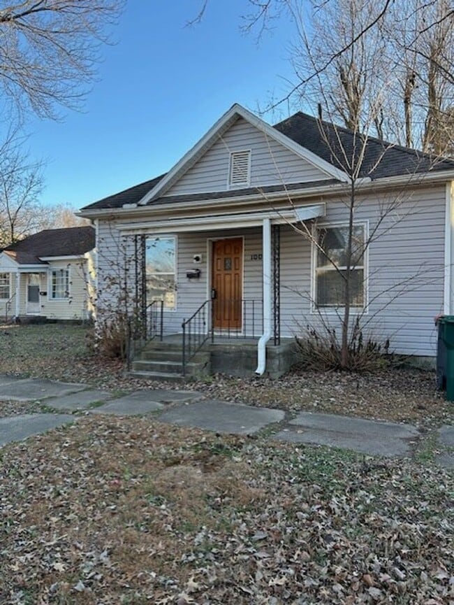 property at 1004 E 10th St