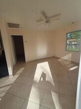 1021 Selkirk St in West Palm Beach, FL - Building Photo - Building Photo
