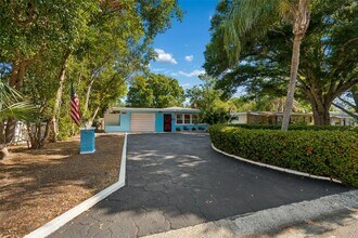 5857 4th Ave N in St. Petersburg, FL - Building Photo - Building Photo