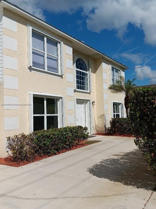 642 NW Bayshore Blvd in Port St. Lucie, FL - Building Photo