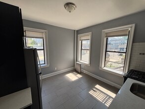 141 Duncan Ave in Jersey City, NJ - Foto de edificio - Building Photo