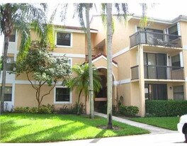 5661 Riverside Dr in Coral Springs, FL - Building Photo