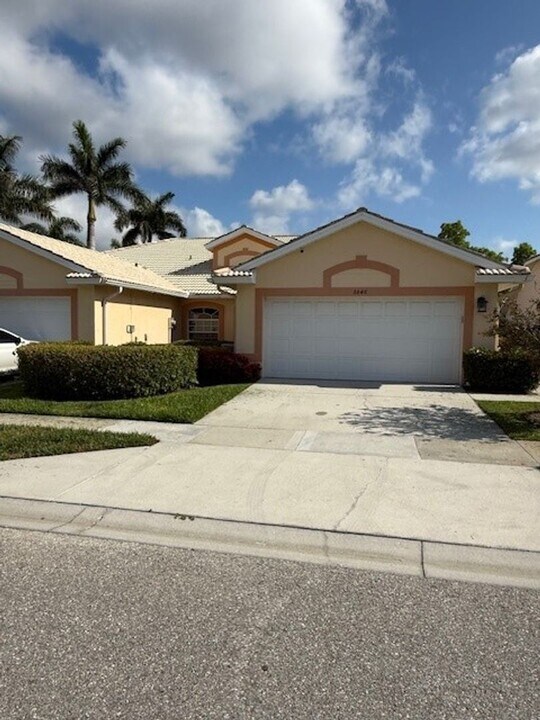 6646 Castlelawn Pl in Naples, FL - Building Photo