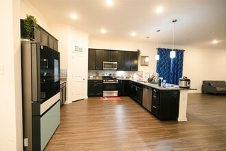 1008 Old Vine Rd in Brenham, TX - Building Photo - Building Photo