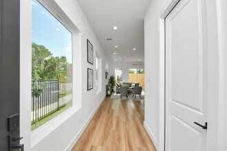 2434 Harrington St in Houston, TX - Building Photo - Building Photo