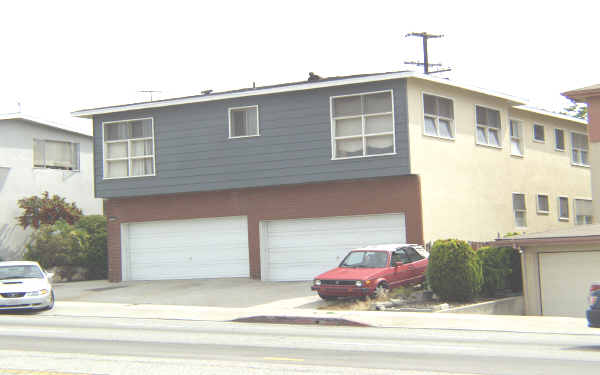 8051 Lincoln Blvd in Los Angeles, CA - Foto de edificio