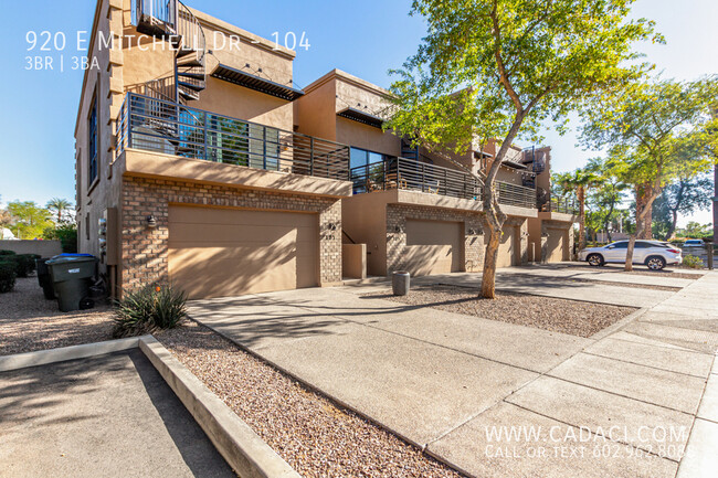 920 E Mitchell Dr in Phoenix, AZ - Foto de edificio - Building Photo