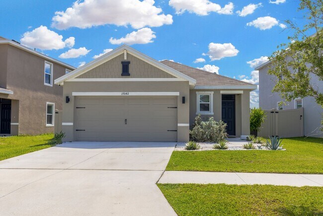 17042 Oval Rum Dr in Wimauma, FL - Building Photo - Building Photo