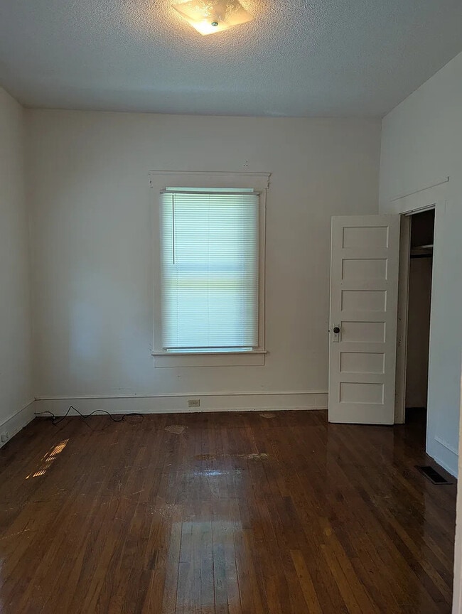 property at 921 College Ave Ext
