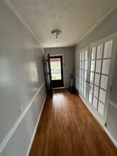 1303 Kingsport Rd in Greensboro, NC - Foto de edificio - Building Photo