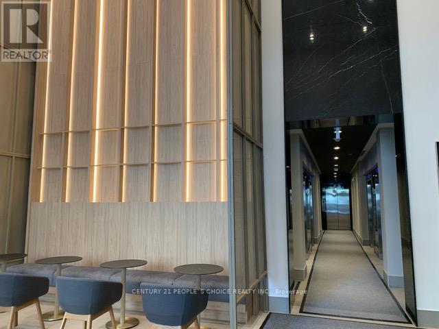 430 Square One Dr in Mississauga, ON - Building Photo - Building Photo