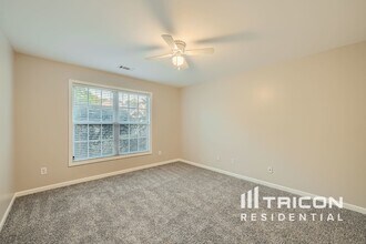641 Rock Elm Dr in Auburn, GA - Foto de edificio - Building Photo