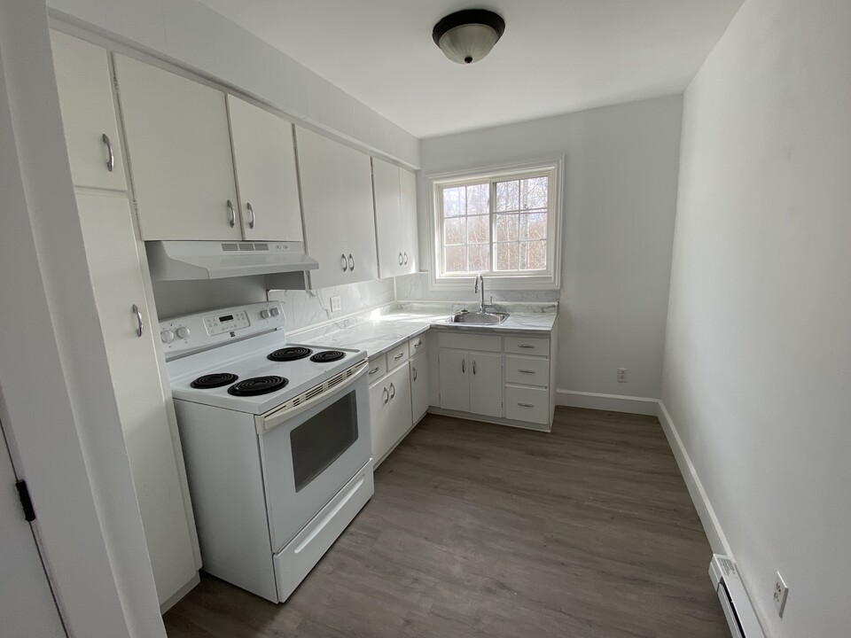 972 Meadow Ave in Bathurst, NB - Building Photo
