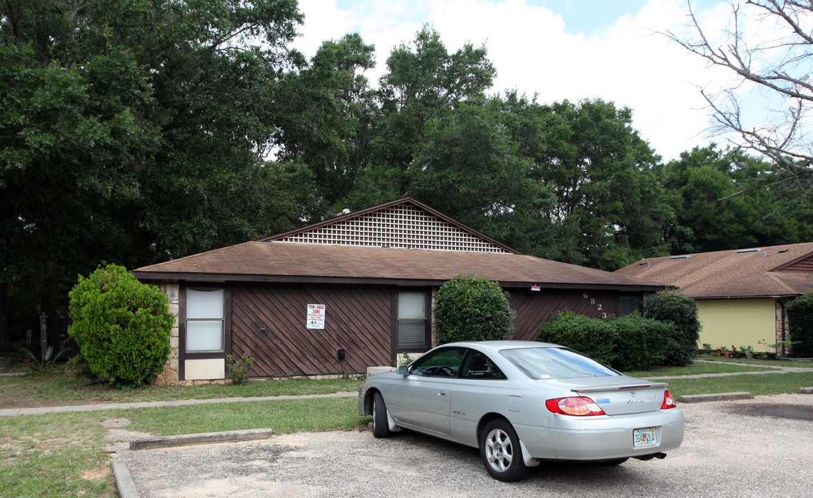 6823 Tiki Ln in Pensacola, FL - Foto de edificio