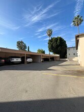 Chateau Laurel Apartments in North Hollywood, CA - Building Photo - Building Photo