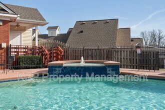 66 Jeffrey Way in Fort Smith, AR - Foto de edificio - Building Photo