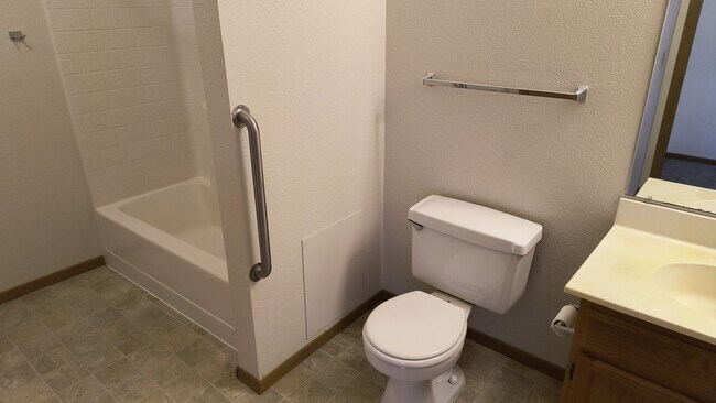 36 Jefferson Ave E in Gaylord, MN - Foto de edificio - Building Photo