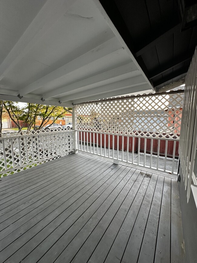 1111 87th Ave in Oakland, CA - Building Photo - Building Photo