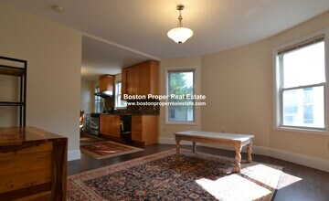 16 Alcott St, Unit 1 in Boston, MA - Foto de edificio - Building Photo