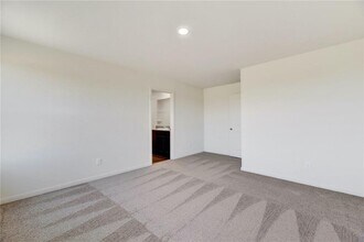18520 Quiet Range Dr in Elgin, TX - Foto de edificio - Building Photo