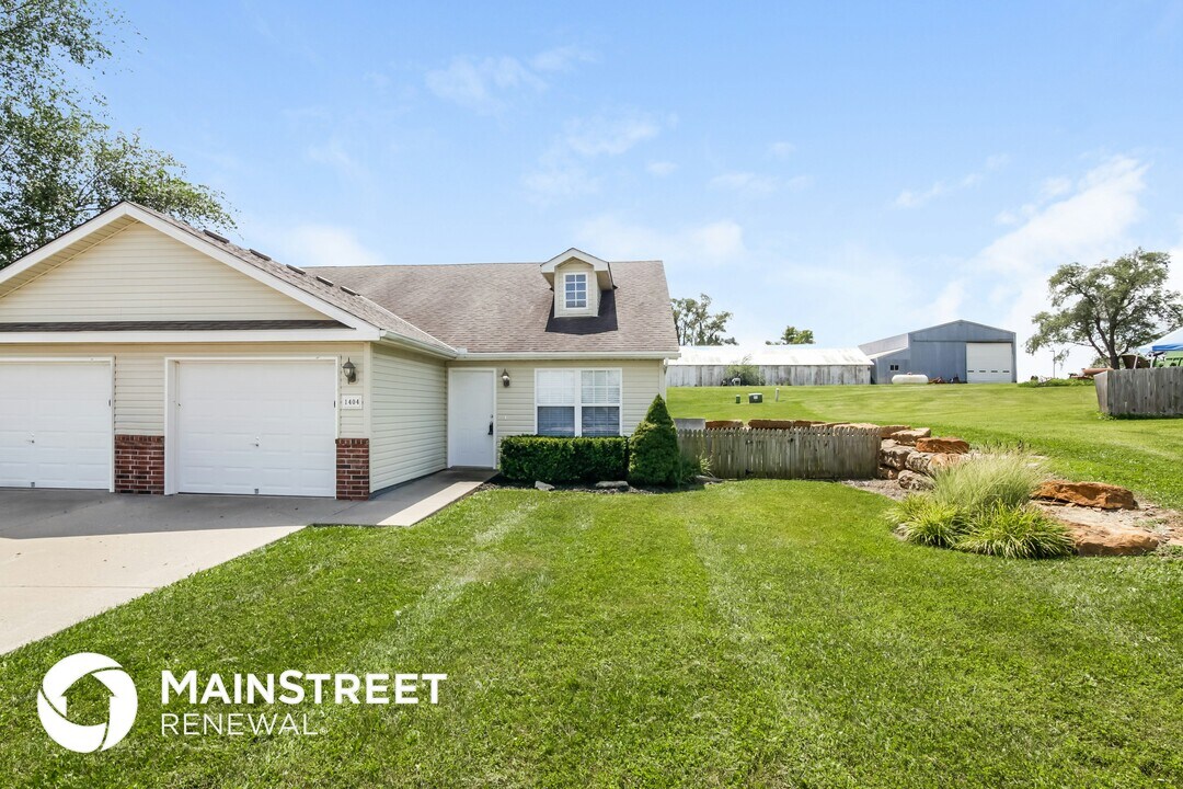 1404 Eagle Dr in Pleasant Hill, MO - Building Photo