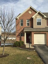 214 Southern Valley Ct in Mars, PA - Building Photo