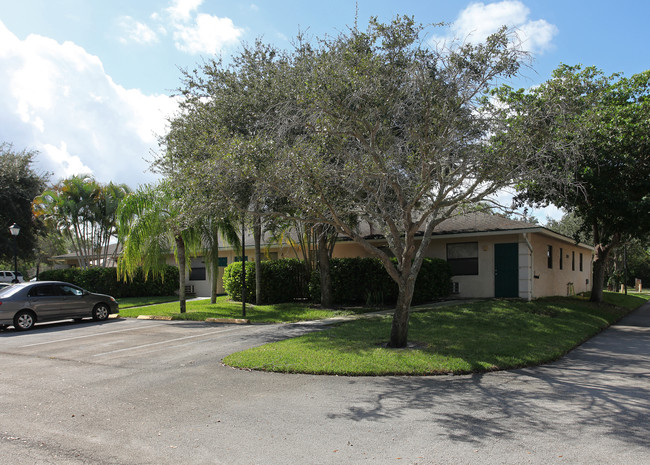 Woodfield Apartments in Hobe Sound, FL - Building Photo - Building Photo