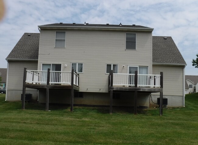 4010 Beacon Hill Ct, Unit 4010 in St. Joseph, MO - Foto de edificio - Building Photo