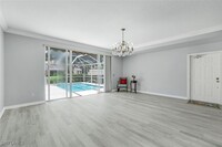 5791 Cove Cir in Naples, FL - Foto de edificio - Building Photo