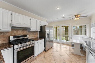 718 Ralfallen St in Houston, TX - Building Photo