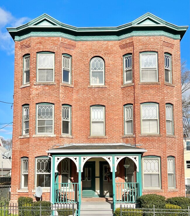 32 Putnam Hts Rentals in Hartford, CT