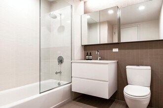 37-40-40 27th St in Queens, NY - Building Photo - Building Photo