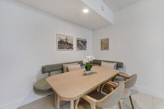 121 NE 5th St in Miami, FL - Building Photo - Building Photo