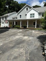 162 Spring Rd in Huntington, NY - Building Photo