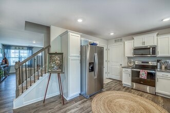 8 Chambers Garden Dr in Arden, NC - Building Photo - Building Photo