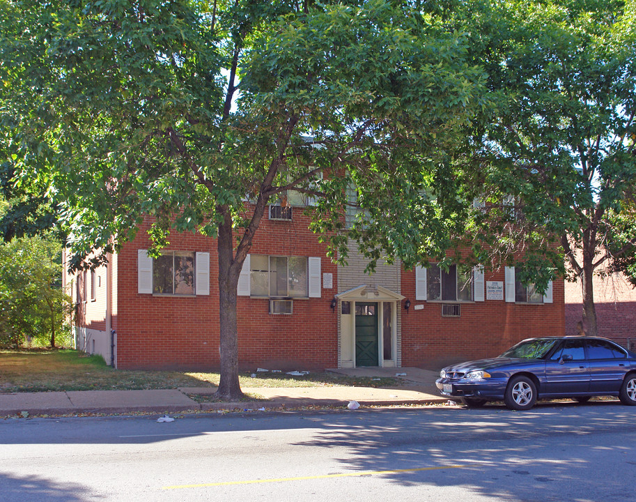 Florinda Court 8 in St. Louis, MO - Foto de edificio