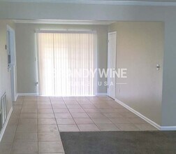 5906 Marty Ct in Jacksonville, FL - Foto de edificio - Building Photo