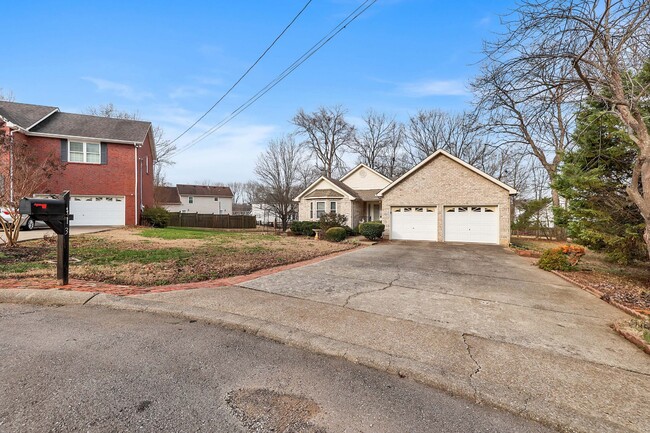 413 Mountain View Ct in Smyrna, TN - Building Photo - Building Photo