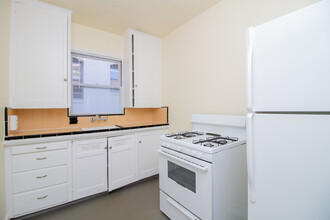 Gardner Court in Portland, OR - Foto de edificio - Building Photo