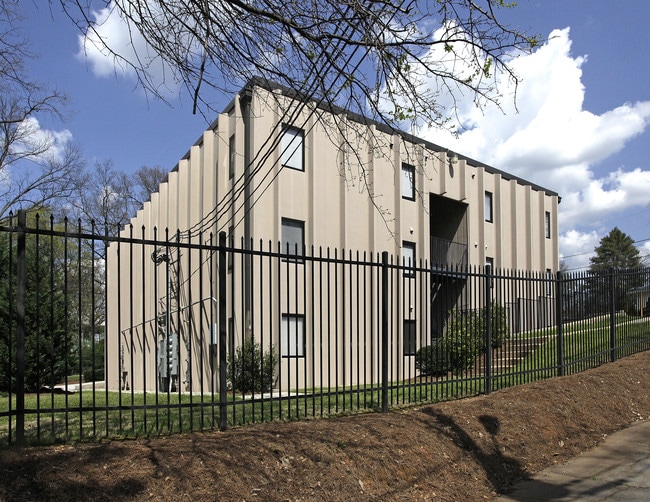 2883 Harris St in Atlanta, GA - Foto de edificio - Building Photo