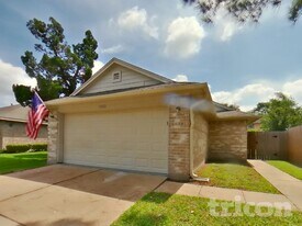 13822 Cantwell Dr in Houston, TX - Building Photo