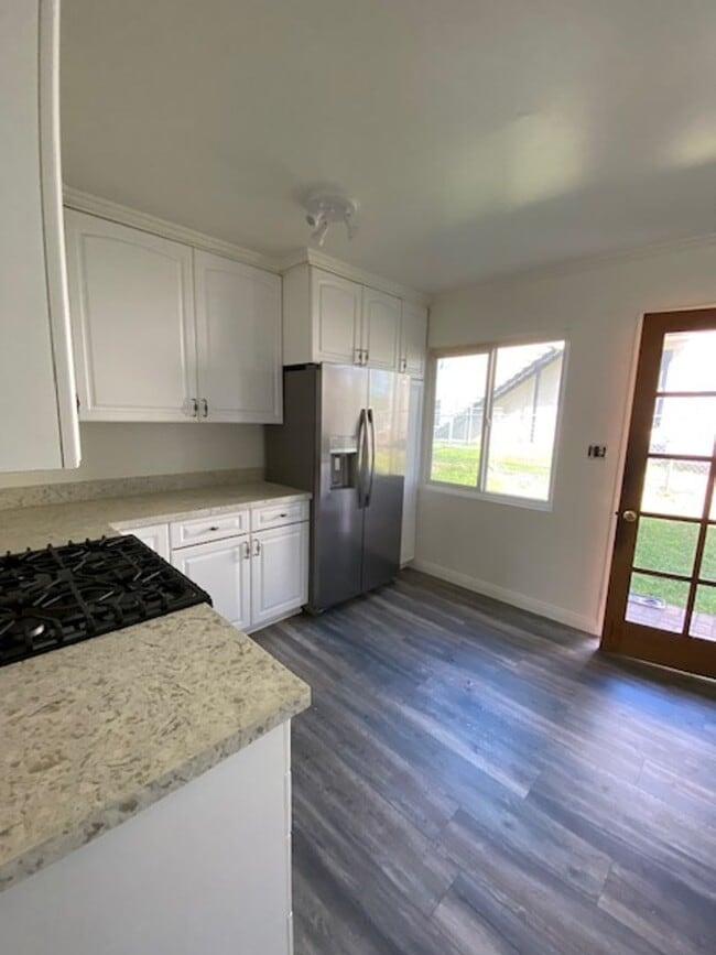6131-33 W Manor Dr in La Mesa, CA - Building Photo - Building Photo