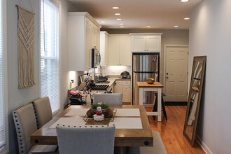 1214 W Nelson St, Unit 1 in Chicago, IL - Building Photo - Building Photo