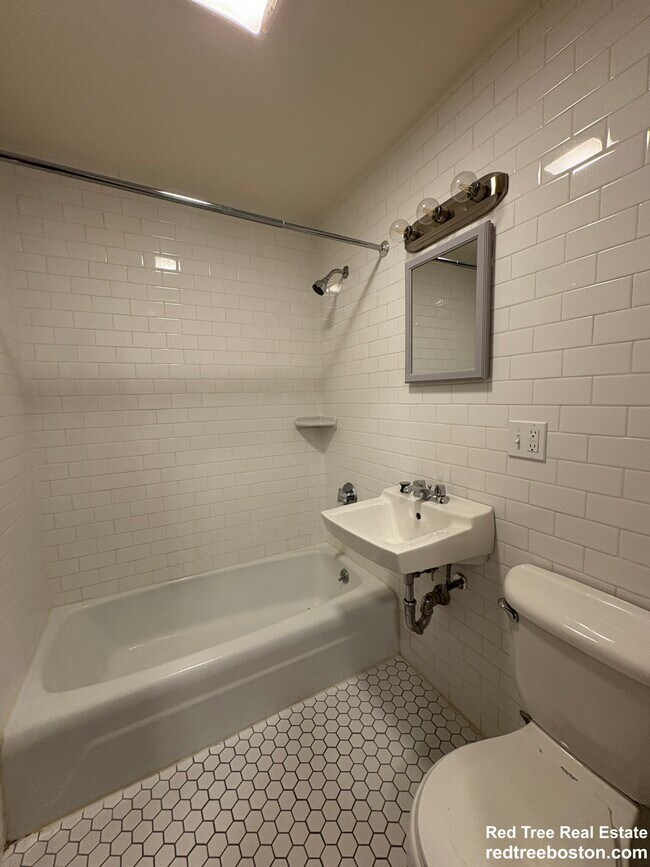 172 N Beacon St in Boston, MA - Building Photo - Building Photo